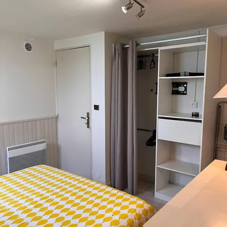 Petit Avec Sa Terrasse Privee Apartman